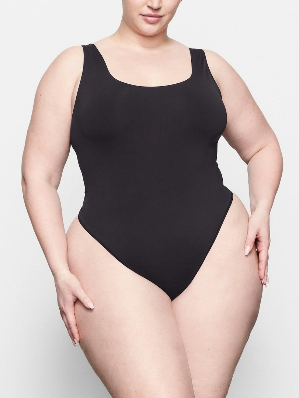 SKIMS Soft Smoothing Seamless THONG BODYSUIT